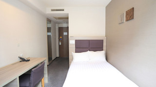 エコノミーダブル、セミダブルベッド1台、禁煙