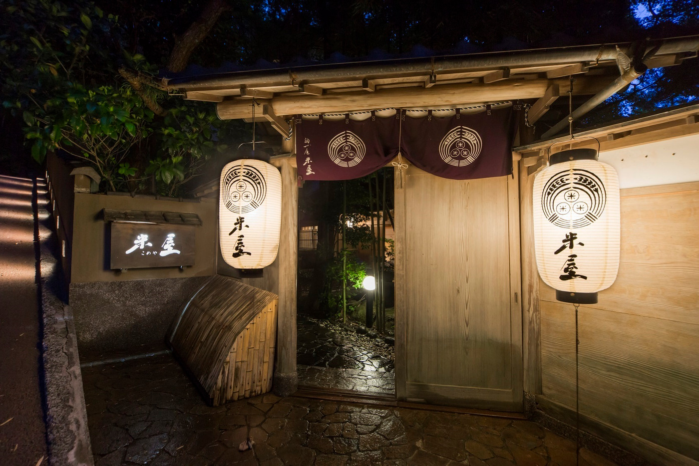 客室のお風呂は全室源泉かけ流し！鯉が泳ぐ池が見える和室も4232902