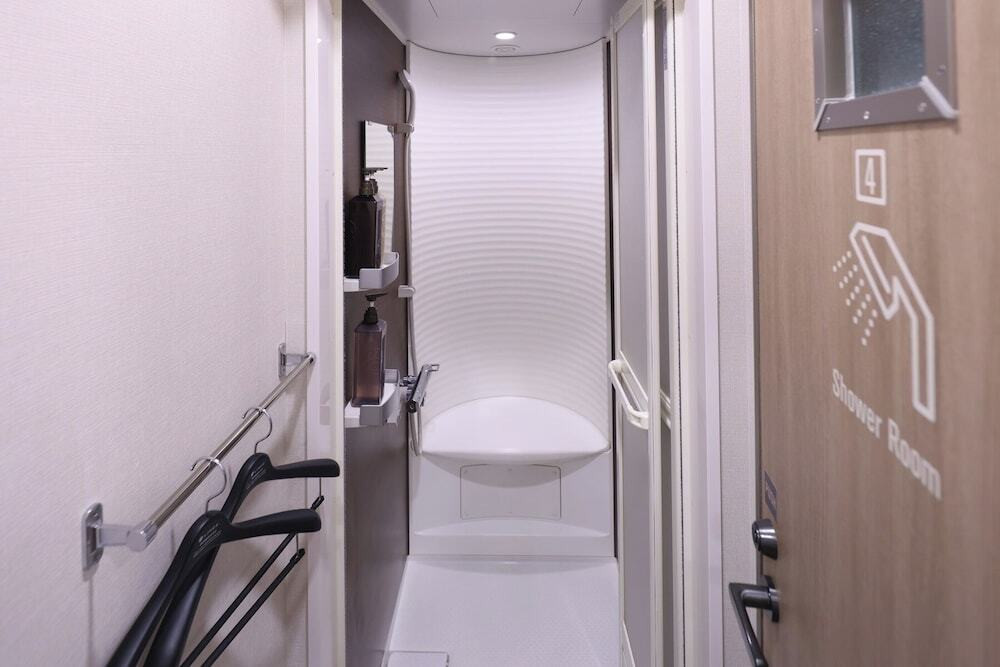 バスルームのシャワー