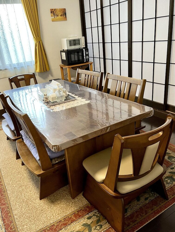 客室内のダイニングエリア