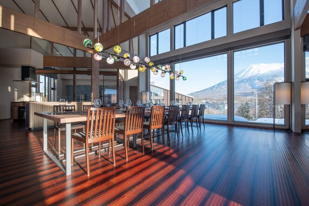 客室内のダイニングエリア