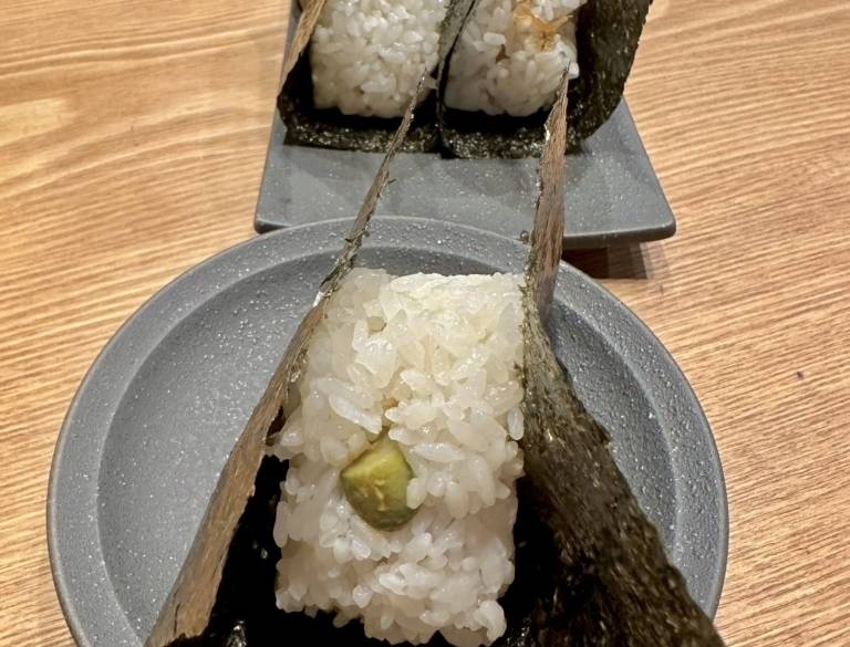 おむすびとお味噌汁の
日本らしい朝ごはん / 2