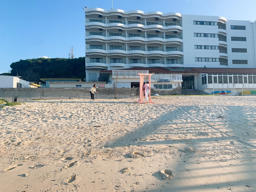 ビーチからのホテル棟