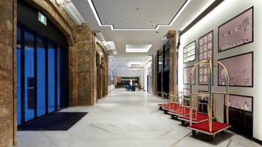 エントランス / 1