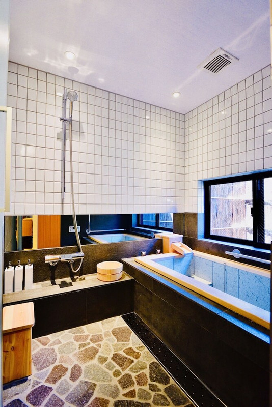 バスルームのシャワー