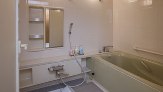 和洋室 (ベッド＋布団、6名定員)