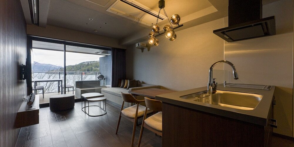 客室内のダイニングエリア