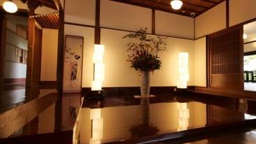 本館エントランス / 2