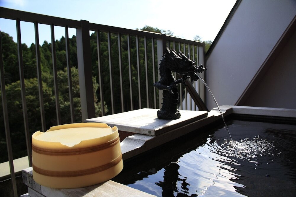 貸切温泉を二人占めして、新鮮魚介に舌鼓3450855