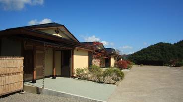 施設の入り口 / 3