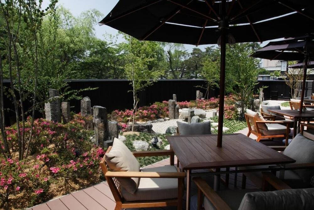 屋外ダイニングエリア