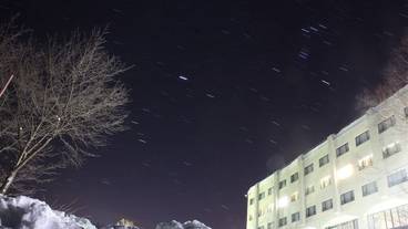 施設の正面 (日没後) / 3