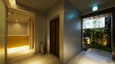 内部エントランス / 2