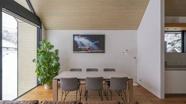 客室内のダイニングエリア / 8