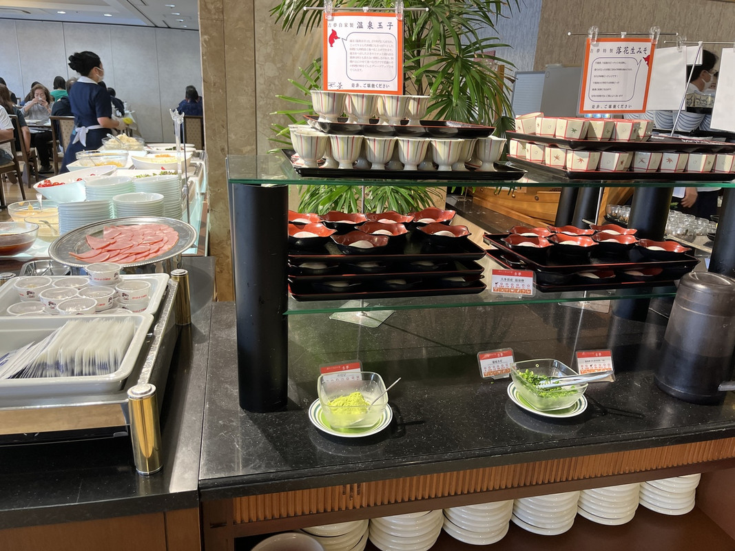 朝のバイキング