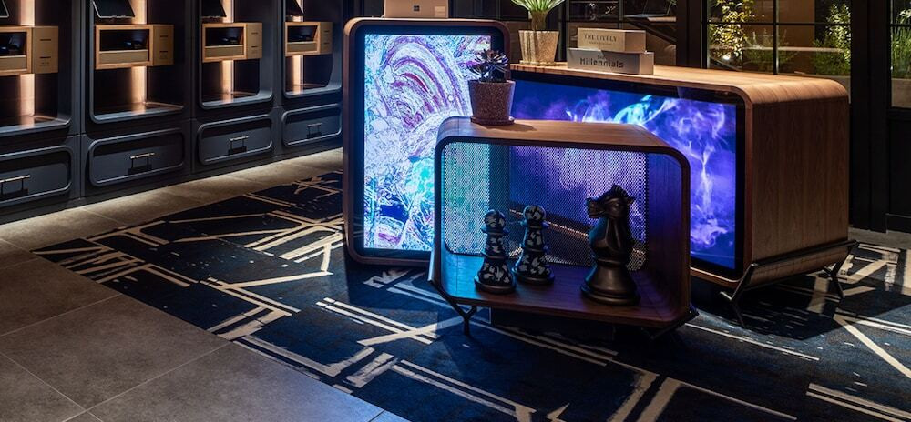 チェックイン / チェックアウト キオスク