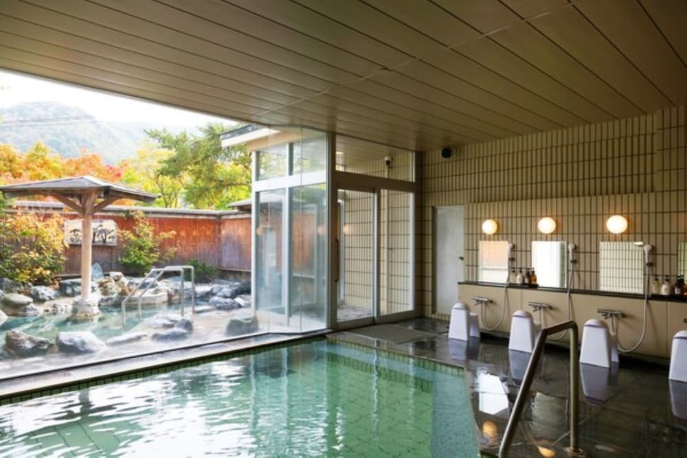 自由度の高い旅ができる♩お酒と焼肉を楽しむカプセルホテル3450714