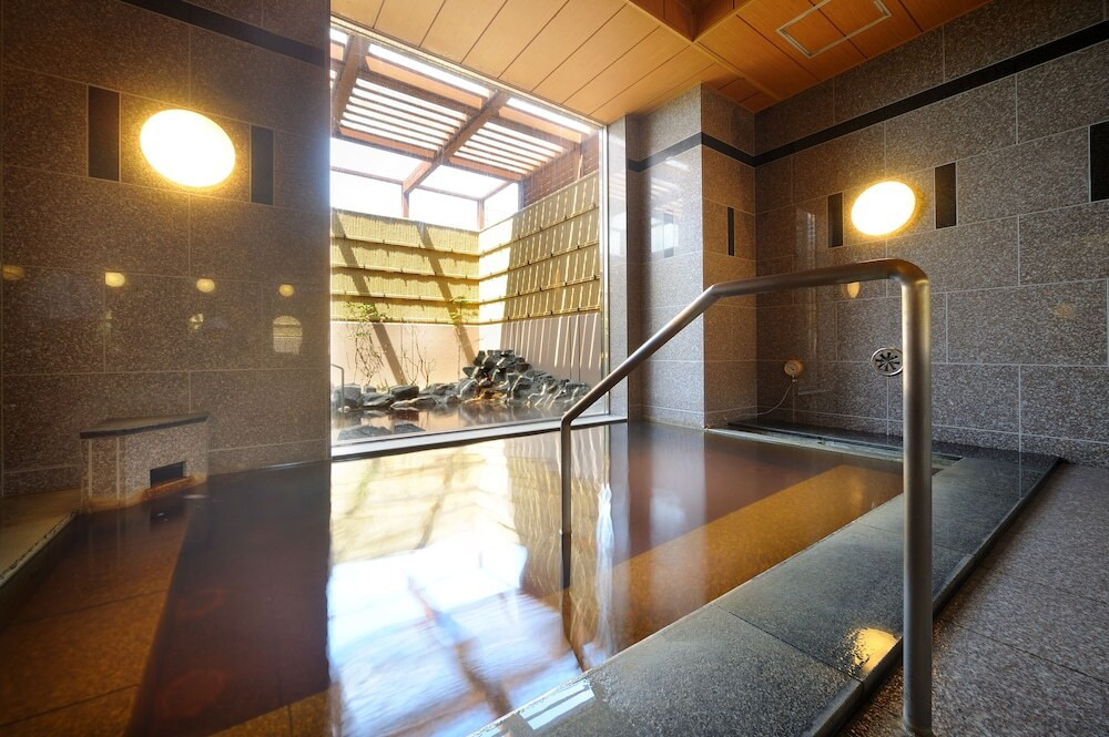 屋内スパ浴槽