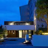 ホテルに入ると
アートがお出迎え / 1