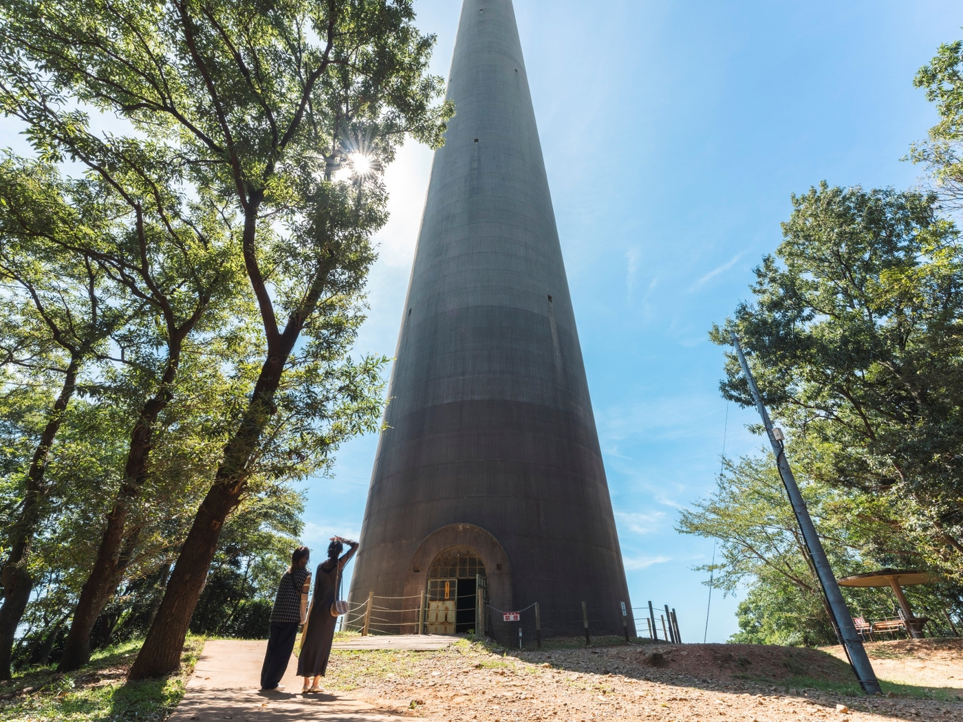 不思議な“三本の塔”から歴史を感じる3006676