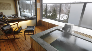 露天風呂付特別室（レストランでの会席料理の夕食込）