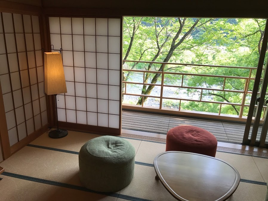 川のせせらぎを聴きながら“天然温泉”を堪能4254892