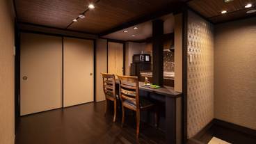 客室内のダイニングエリア / 12