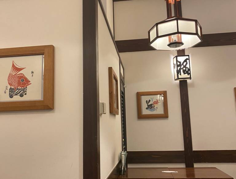銀座の人気甘味屋で
お土産を購入 / 2