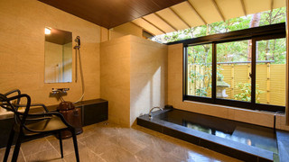 源泉かけ流し半露天風呂付【秋の館・特別室／蓬莱の間】禁煙