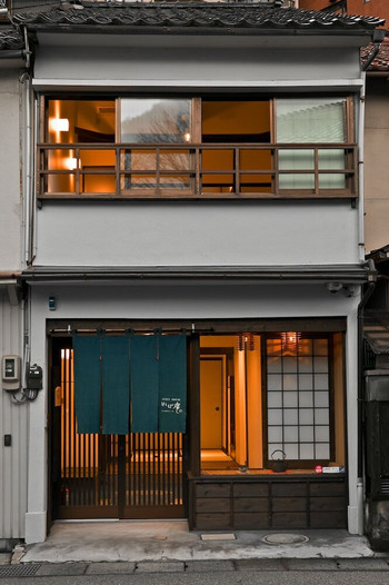 機能性を高めた金沢の町家を借り切るゲストハウス4083993