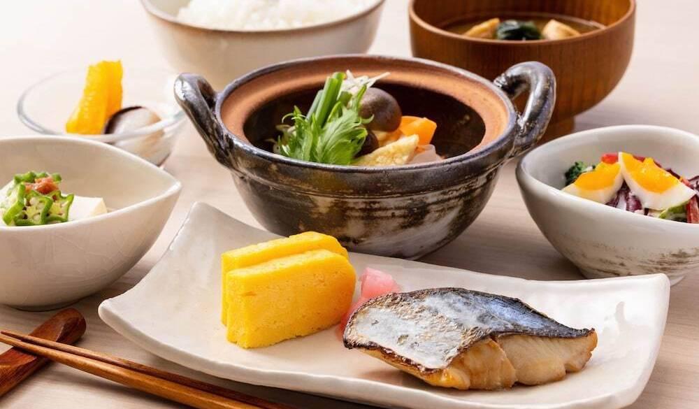 朝日を浴びながら
シェフこだわりの朝食を / 2