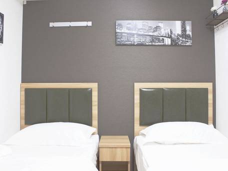 ホテル秀 新宿御苑 / 2