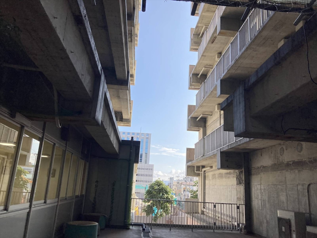 窓からの景色は向かいの建物しか見えなかったです。