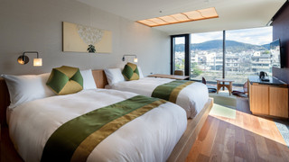 プレミアム ルーム ダブルベッド 2 台 バルコニー (River)