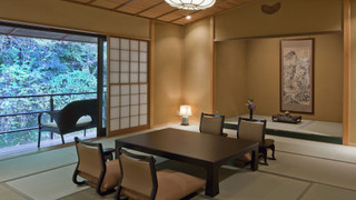 ＜本館＞温泉半露天付　和室(川沿い)[お布団]