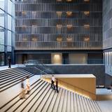 建物自体がアートな
美しいホテルへ / 1