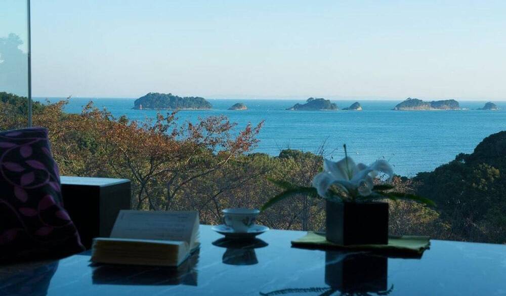ラウンジからみえる伊勢湾の風景 / 1