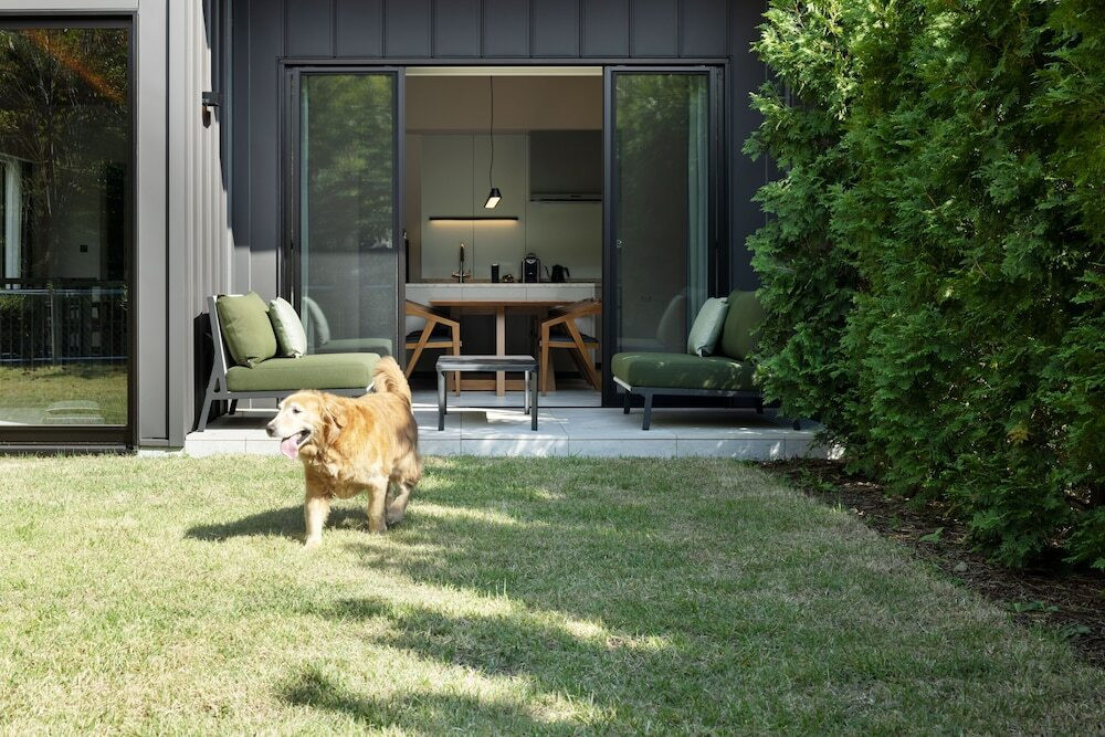 愛犬と泊まれる「ガーデンヴィラ」のテラスとお庭