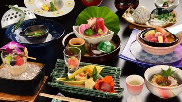 着物で彩られた全館畳敷きの宿 楽山やすだ（キモノデイロドラレタゼンカンタタミジキノヤド ラクヤマヤスダ） / 2