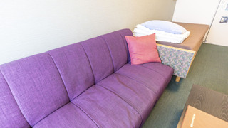 ツインルーム シングルベッド 2 台 共用バスルーム オーシャンビュー