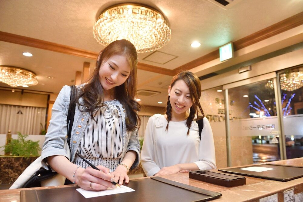 チェックイン / チェックアウト キオスク