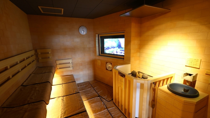温泉大浴場やサウナで疲れを一掃！朝は栄養満点のバイキングで元気をチャージ4048322