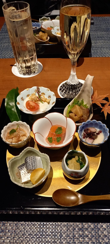 気配りサービスよく飲み物良心価格　夜食あり