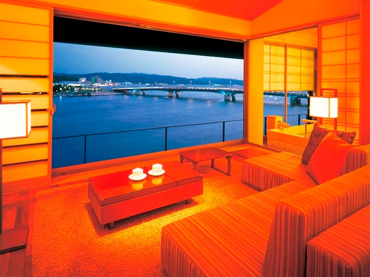 松江名物として代々伝わる“鯛めし”を堪能して、朝から贅沢な気分に4255717