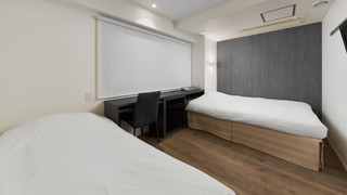 ダブルルームダブルサイズベッド 1 台ソファーベッド付き