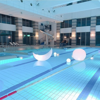 ナイトプールで夜限定のライティングや演出を楽しもう!3658633