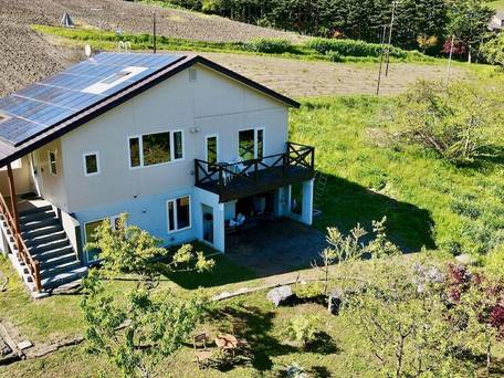 Yellow House by Lake TOYA / 3