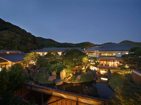 大地の彩 花月亭 / 1