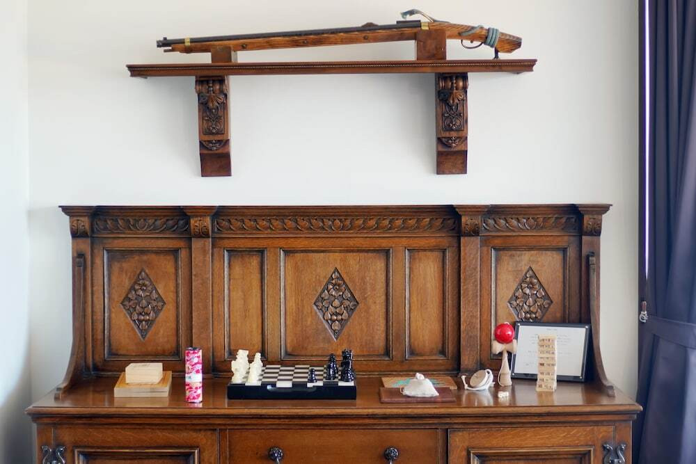 ライブラリーラウンジ/アンティークのチェスト