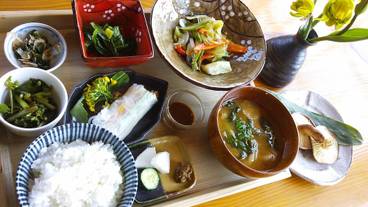 食事・飲み物 / 4